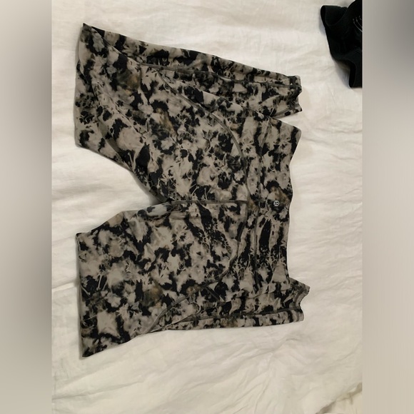 Lululemon - Picture 2 of 2